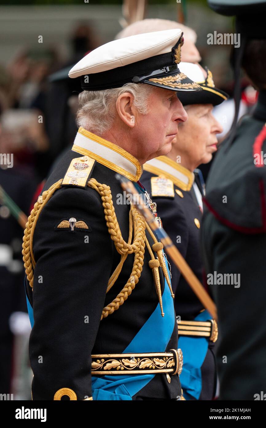 Londra, Regno Unito. 14th Set, 2022. Re Carlo 111 durante la processione della bara della Regina Elisabetta 11 verso Buckingham Palace nel Mall London City Centre, Londra, Regno Unito, 19th settembre 2022 (Foto di Richard Washbrooke/News Images) a Londra, Regno Unito il 9/14/2022. (Foto di Richard Washbrooke/News Images/Sipa USA) Credit: Sipa USA/Alamy Live News Foto Stock