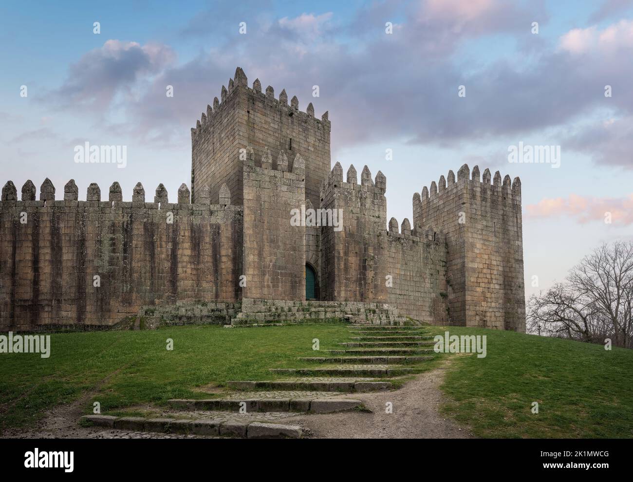 Castello di Guimaraes porta principale - Guimaraes, Portogallo Foto Stock