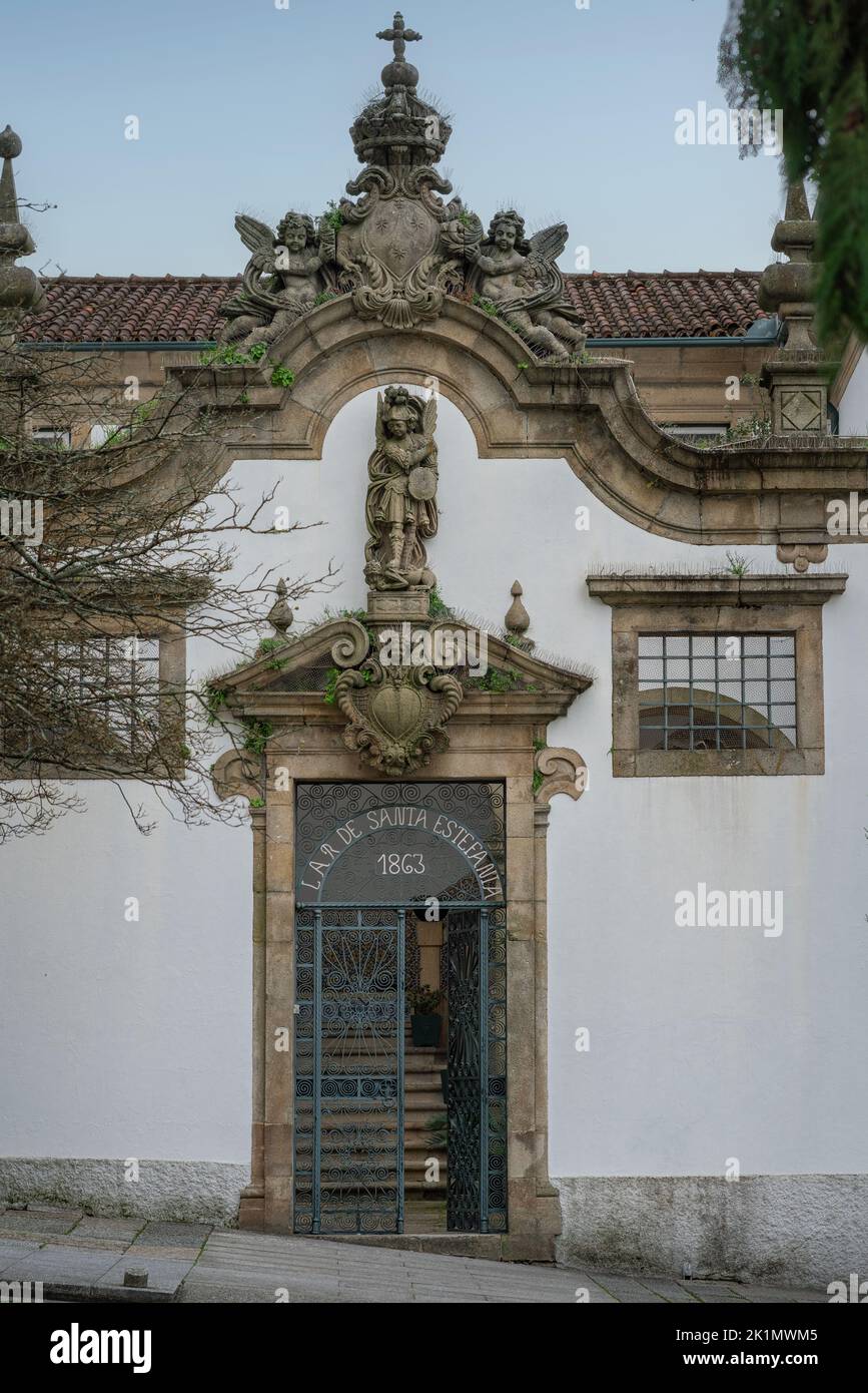 LAR de Santa Estefania (Casa di Santa Estefania) - ex chiesa e monastero di Carmo - Guimaraes, Portogallo Foto Stock