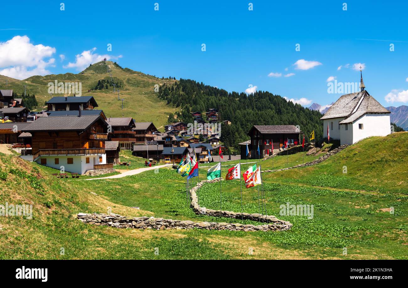 Bettmeralp, Svizzera - 16 luglio 2022: Idilliaco centro turistico di Bettmeralp si trova nelle Alpi Bernesi, sul versante settentrionale della Val del Rodano Foto Stock