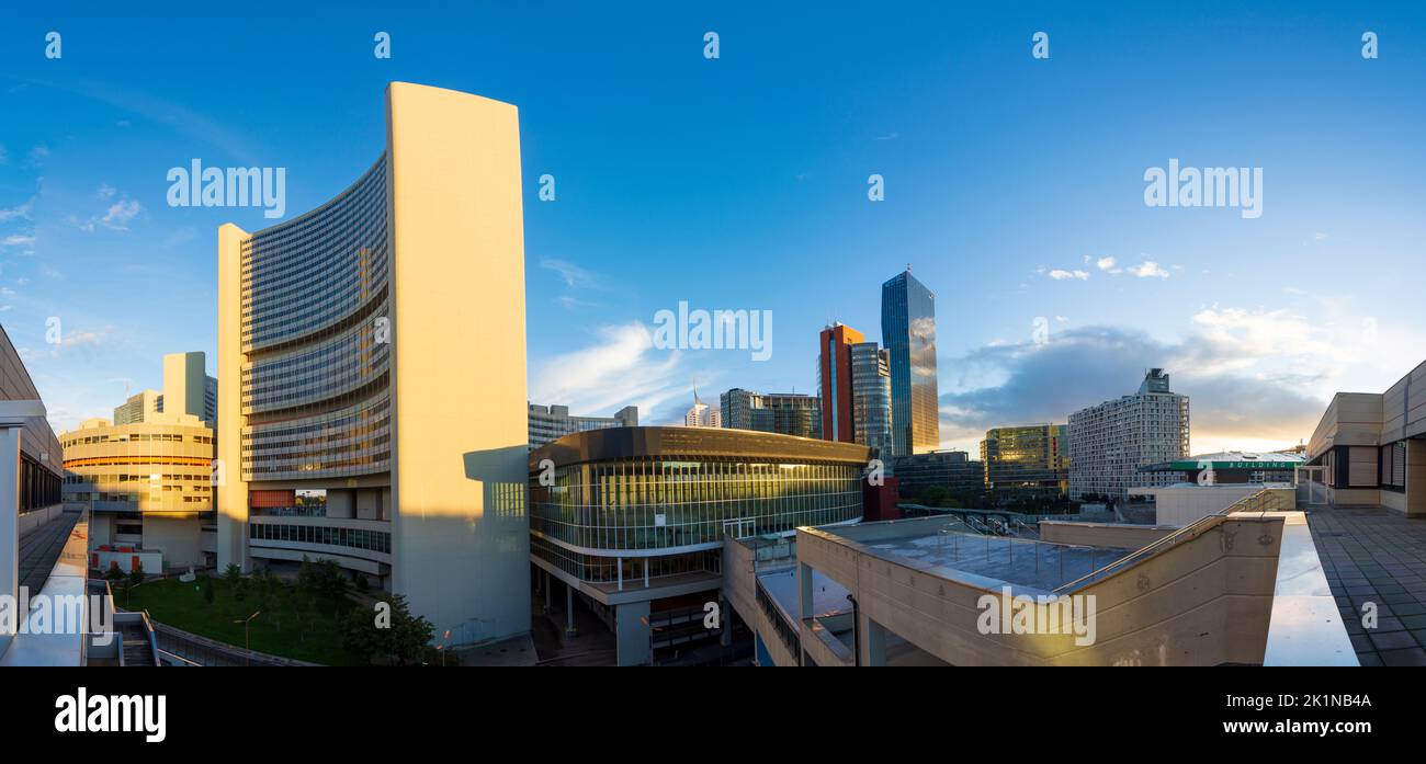Wien, Vienna: Edificio delle Nazioni Unite Vienna International Center (VIC), DC Tower 1, Donaucity nel 22. Donaustadt, Wien, Austria Foto Stock