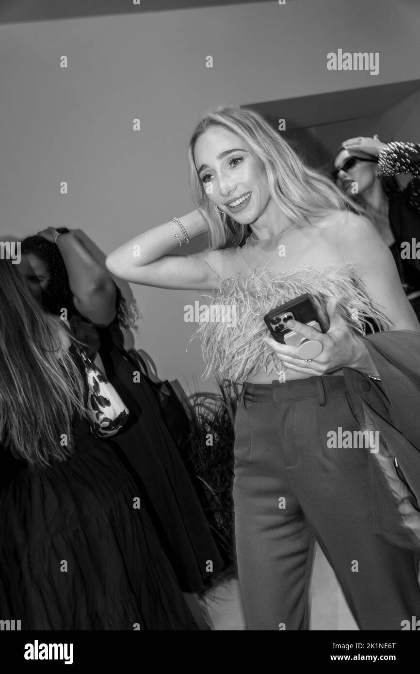 New York, NY, Stati Uniti. 8th Set, 2022. Le ultime notizie moda, bellezza, stile celebrità e cultura. IMG è una filiale di Endeavor, una società di contenuti globali, leader nel settore della moda, degli eventi e dei media. L'azienda gestisce icone di moda, possiede e gestisce eventi dal vivo ed è un produttore di media di intrattenimento. (Credit Image: © John Marshall Mantel/ZUMA Press Wire) Foto Stock