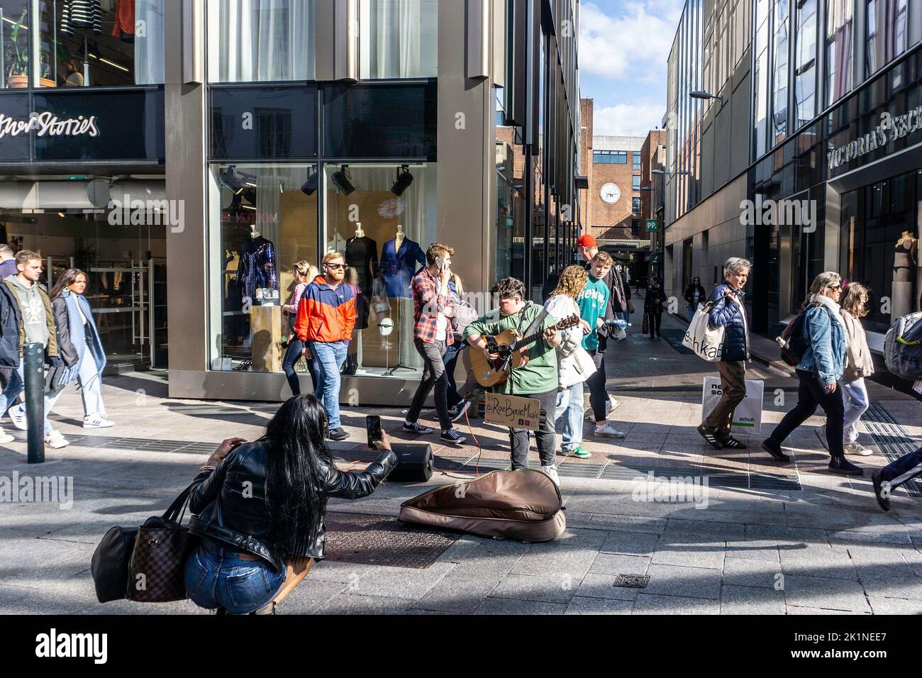 Roe Byrne busking in Grafton Street, Dublino, Irlanda. Foto Stock