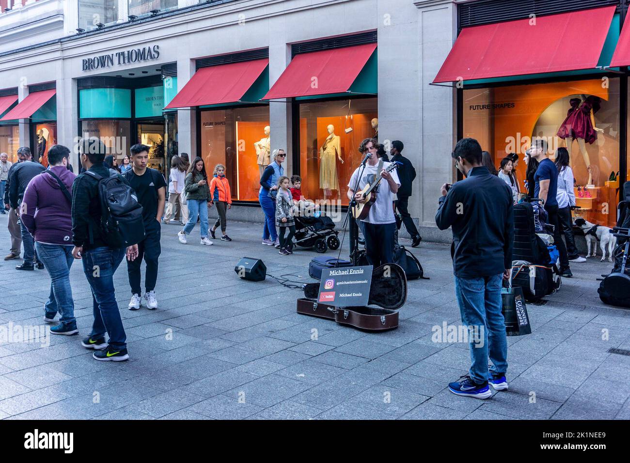 Michael Ennis busking in Grafton Street, Dublino, Irlanda. Foto Stock