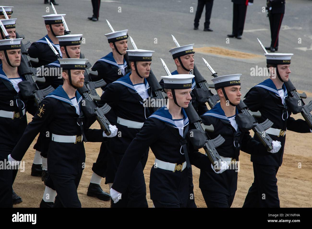 Londra, Inghilterra. 19th Settembre 2022. I membri della Royal Navy hanno partecipato ad una processione per il funerale di Stato della Regina Elisabetta II L'evento si è tenuto oggi a Londra e Windsor ed è stato uno dei più grandi che il paese abbia mai visto. Credit: Kiki Streitberger / Alamy Live News Foto Stock