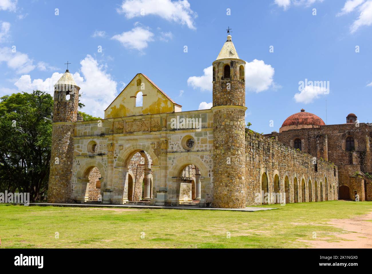 L'ex monastero di Santiago Apóstol, Cuilapan de Guerrero, stato di Oaxaca, Messico Foto Stock