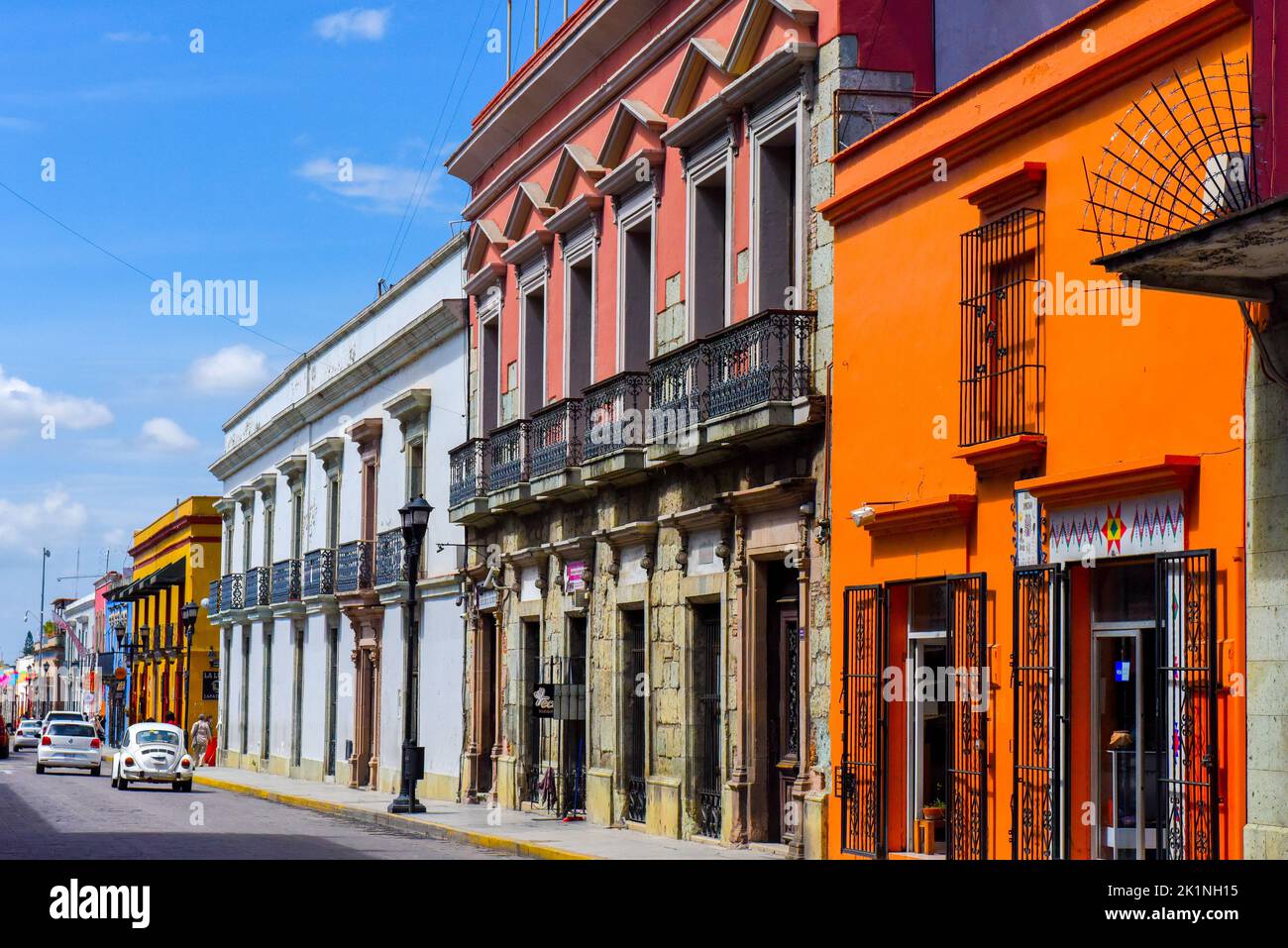 Calle 5 de Mayo nel centro storico di Oaxaca, Messico Foto Stock