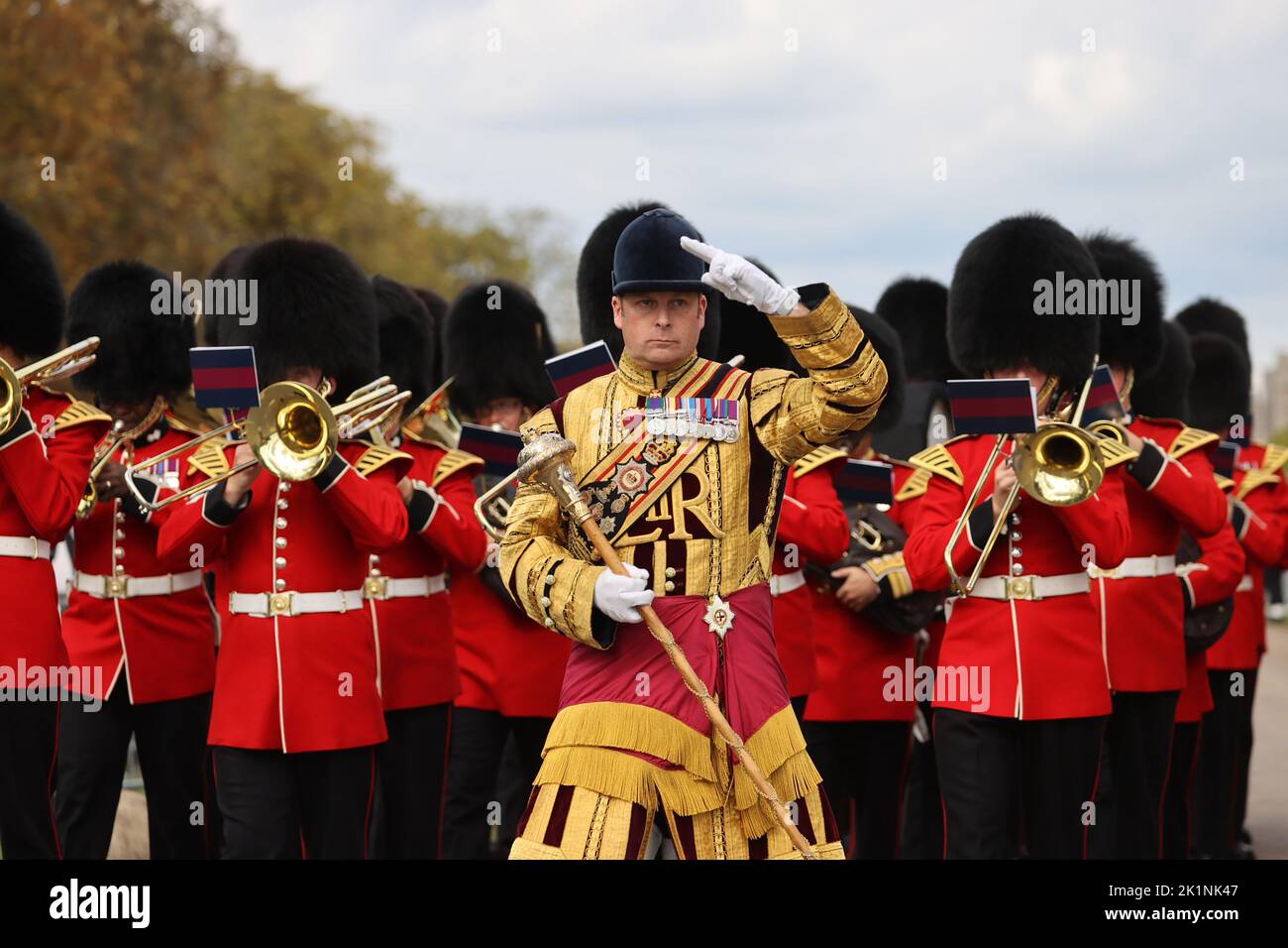 Windsor, Regno Unito. 19th Set, 2022. Pipers of the Massed Pipes & Drums of Scottish and Irish Regiments sono visti al Castello di Windsor per il Committal Service for Queen Elizabeth IIl, a Windsor, in Inghilterra, lunedì 19 settembre, 2022. Foto di SSgt Dek Traylor, Ministero della Difesa britannico/UPI Credit: UPI/Alamy Live News Foto Stock