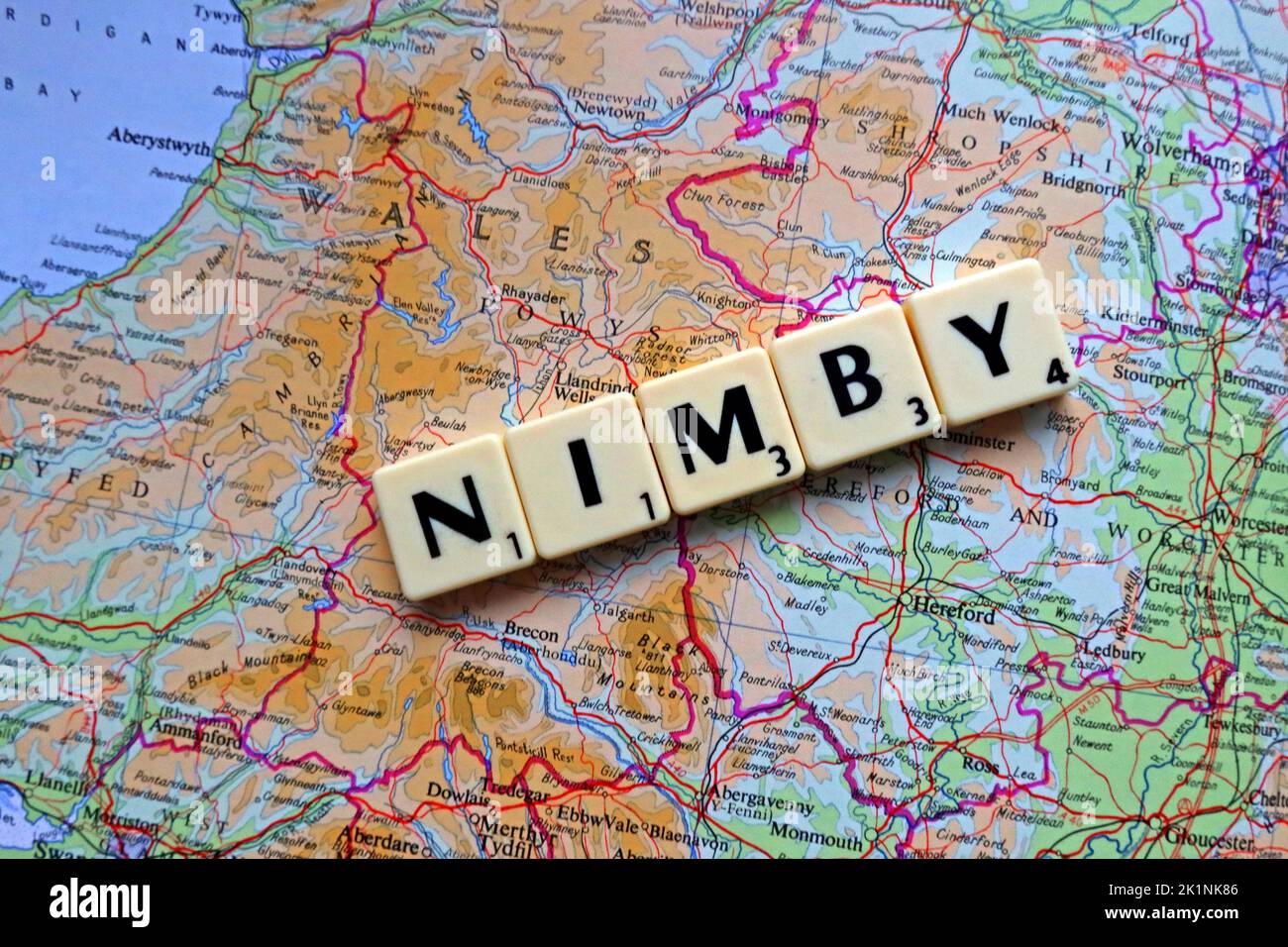 Il NIMBY del Galles centrale - non nel mio cortile posteriore, come LA BANANA - non costruisce assolutamente niente vicino a niente Foto Stock