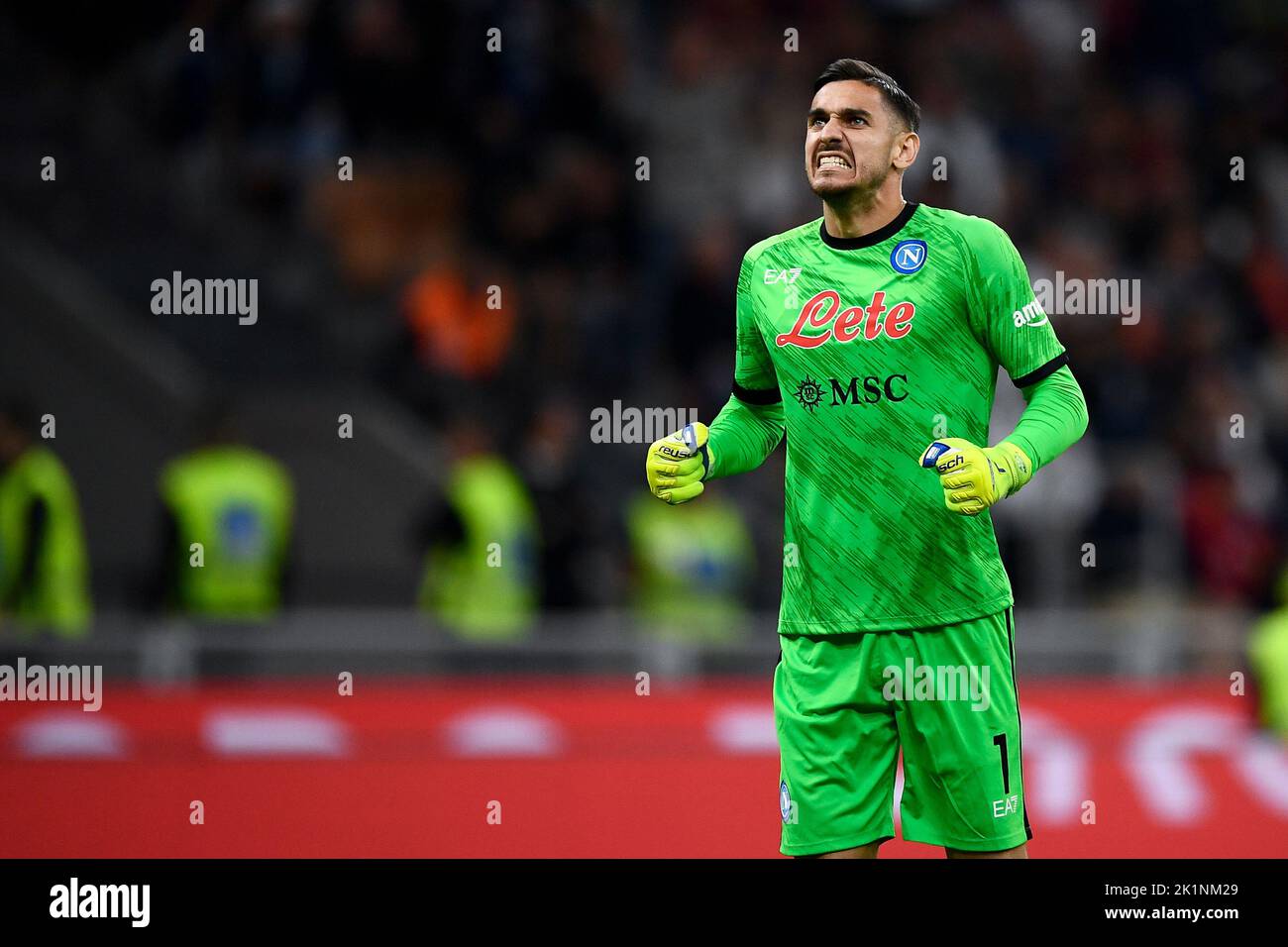 Milano, Italia. 18 settembre 2022. Alex Meret di SSC Napoli celebra durante la Serie Una partita di calcio tra AC Milan e SSC Napoli. Credit: Nicolò campo/Alamy Live News Foto Stock
