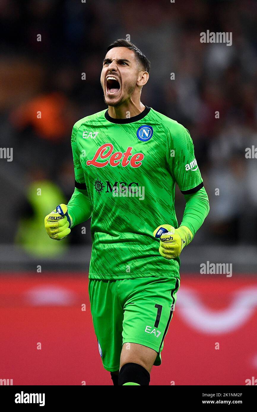 Milano, Italia. 18 settembre 2022. Alex Meret di SSC Napoli celebra durante la Serie Una partita di calcio tra AC Milan e SSC Napoli. Credit: Nicolò campo/Alamy Live News Foto Stock