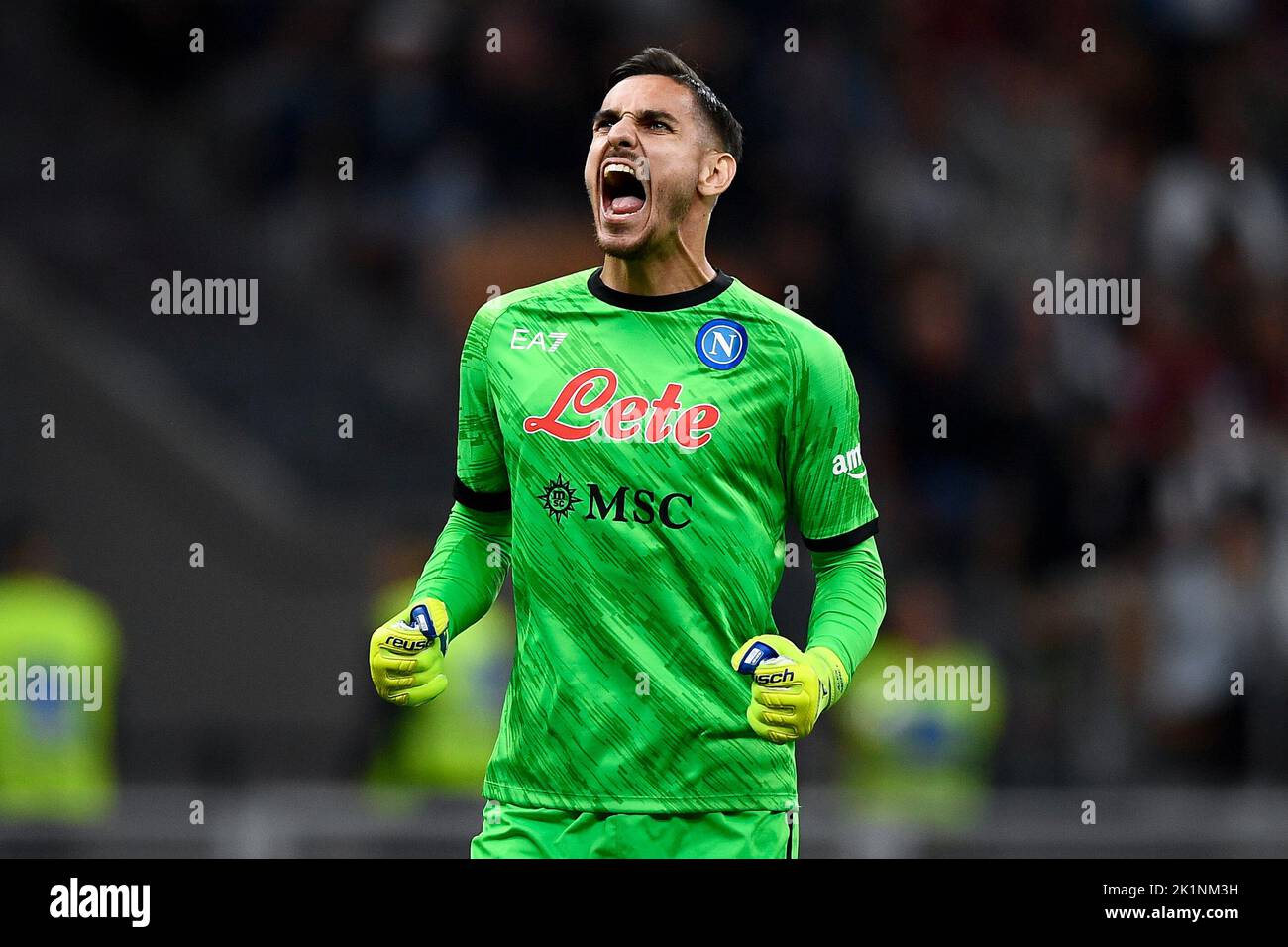 Milano, Italia. 18 settembre 2022. Alex Meret di SSC Napoli celebra durante la Serie Una partita di calcio tra AC Milan e SSC Napoli. Credit: Nicolò campo/Alamy Live News Foto Stock