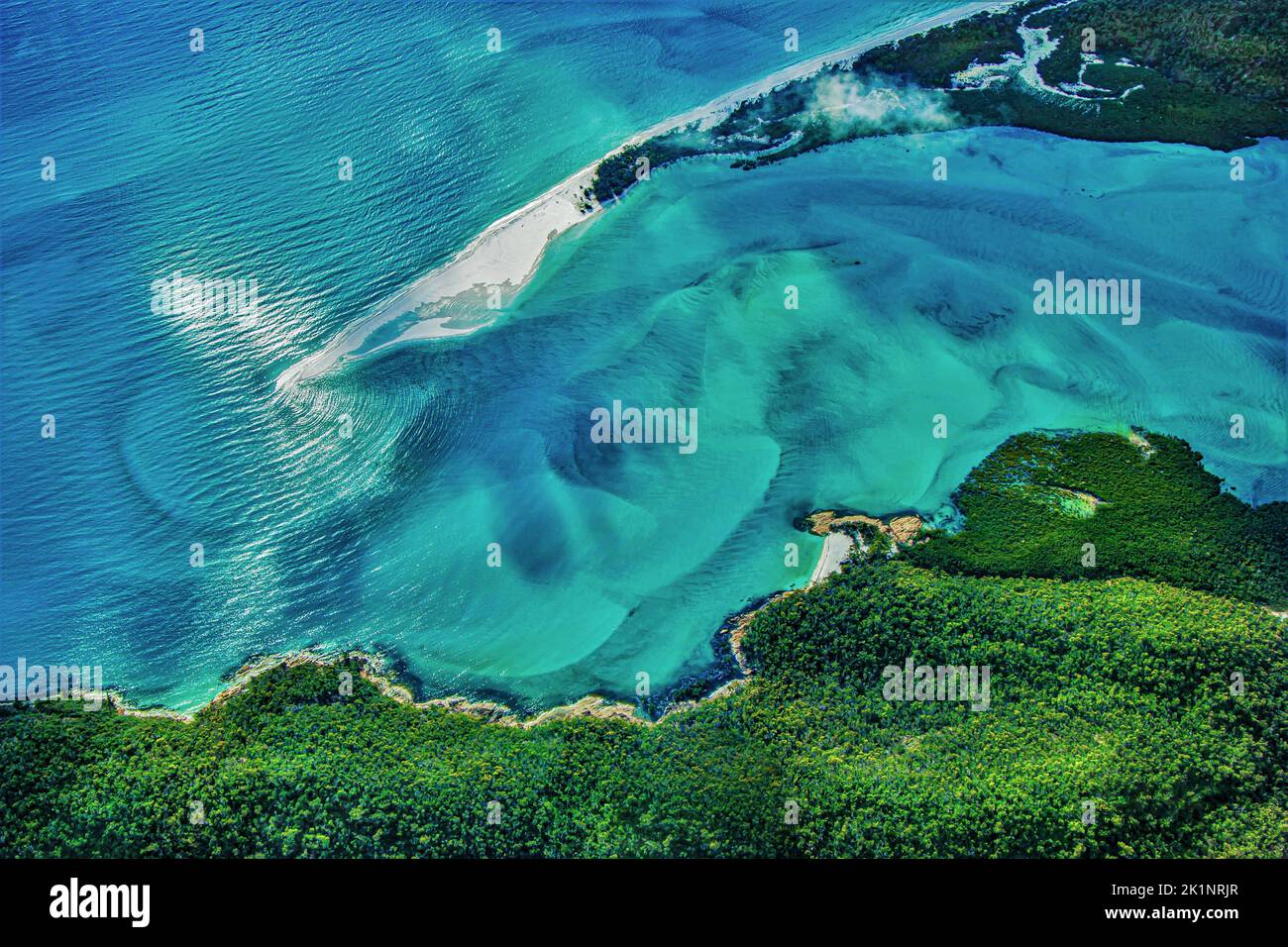 Whitehaven è una fetta di 7 chilometri di sabbia bianca di silice e mare turchese nell'estremità settentrionale di Whitehaven Beach sull'isola di Whitsunday in Australia. Foto Stock