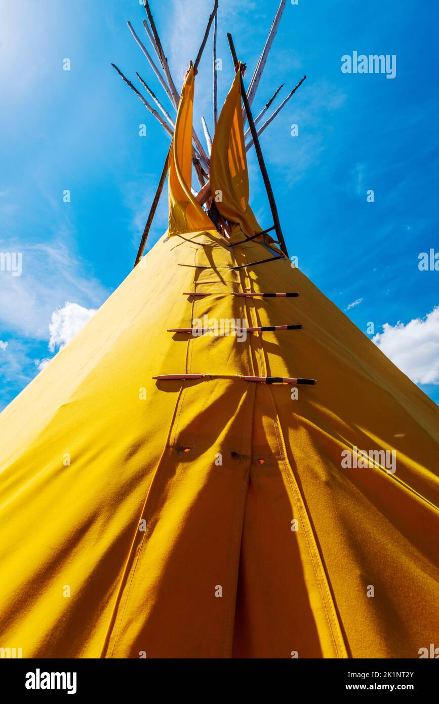 Colorate teepee native americane vicino al Little Bighorn Battlefield National Monument; Garryowen; Montana; USA Foto Stock