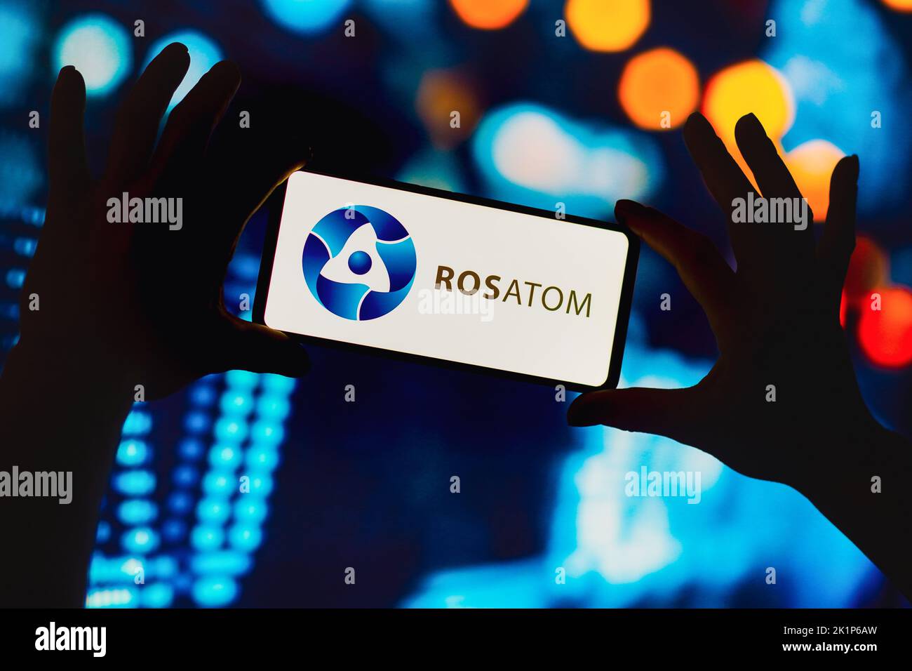 Brasile. 19th Set, 2022. In questa illustrazione, il logo della state Atomic Energy Corporation Rosatom visualizzato su uno smartphone. (Foto di Rafael Henrique/SOPA Images/Sipa USA) Credit: Sipa USA/Alamy Live News Foto Stock