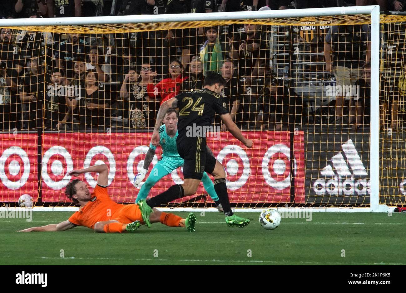 19 settembre 2022: Major League Soccer - il difensore della LAFC RYAN HOLLINGSHEAD ha diviso la difesa della dinamo di Houston e ha segnato il terzo gol della partita in ritardo nella seconda metà del gioco, come la sconfitta della dinamo di Houston della LAFC da 3 a 1 al Banc of California Stadium, Los Angeles, CA, USA, settembre 18, 2022. LAFC rimane in cima alla Western Division con pochi giochi rimasti nella stagione regolare.Credit Image cr Scott Mitchell/ZUMA Press (Credit Image: © Scott Mitchell/ZUMA Press Wire) Foto Stock