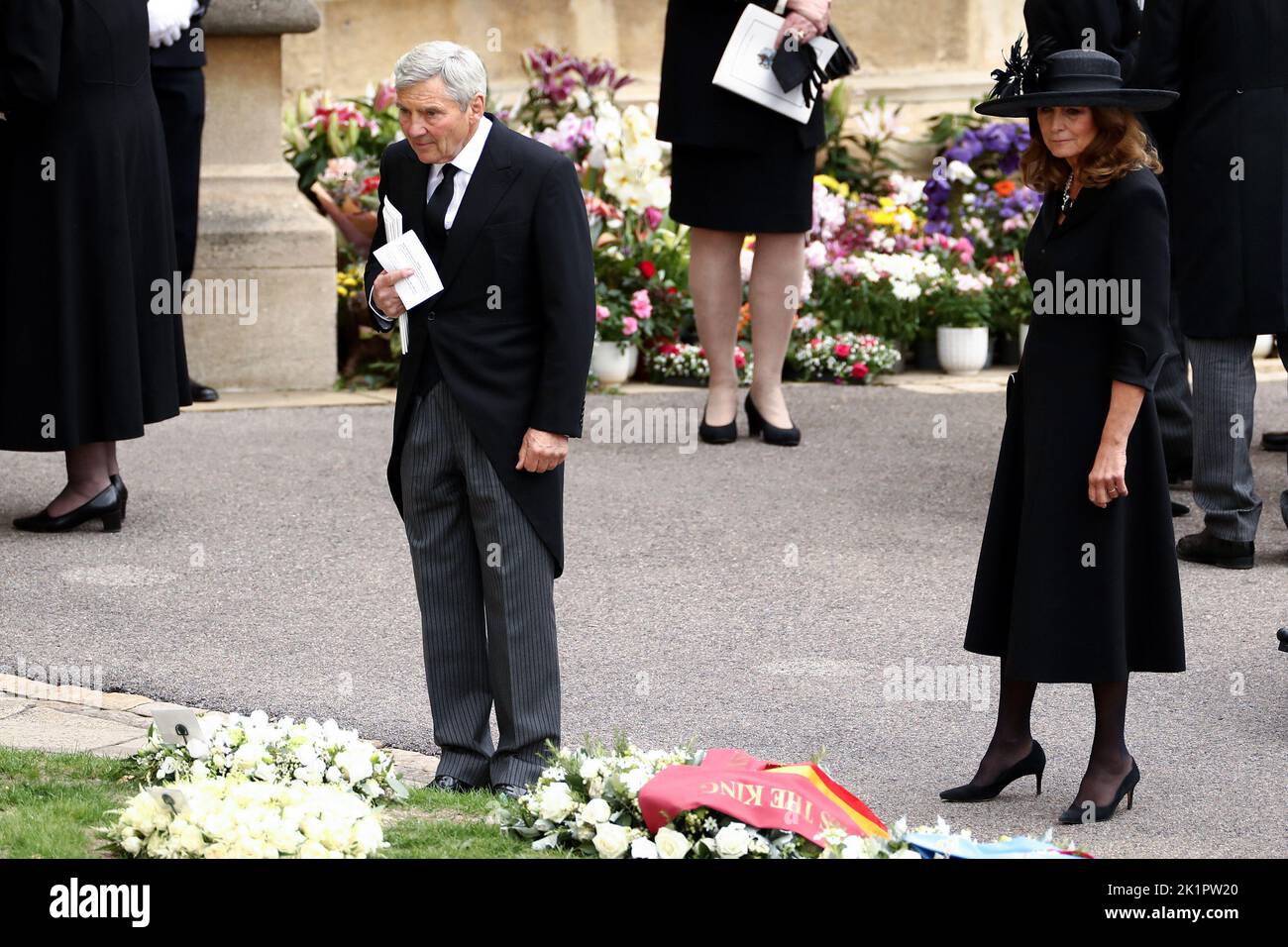 Michael e Carole Middleton arrivano per il Committal Service per la Regina Elisabetta II che si tiene nella St George's Chapel nel Castello di Windsor, Berkshire. Data immagine: Lunedì 19 settembre 2022. Foto Stock