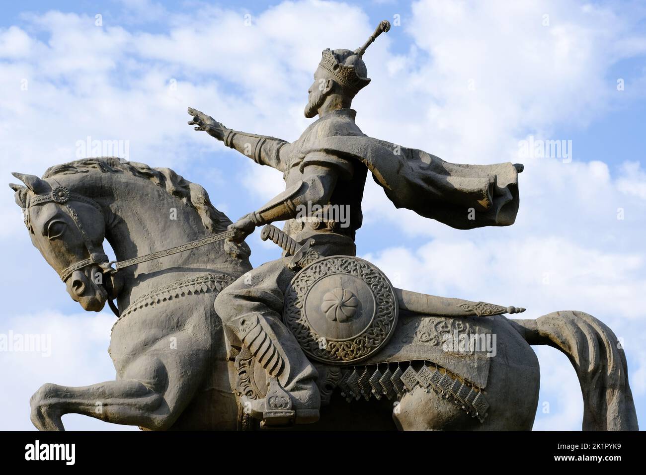 Tashkent Uzbekistan monumento statua al guerriero Amir Timur in Piazza Amir Timur nel centro della città di Tashkent nel mese di agosto 2022 Foto Stock