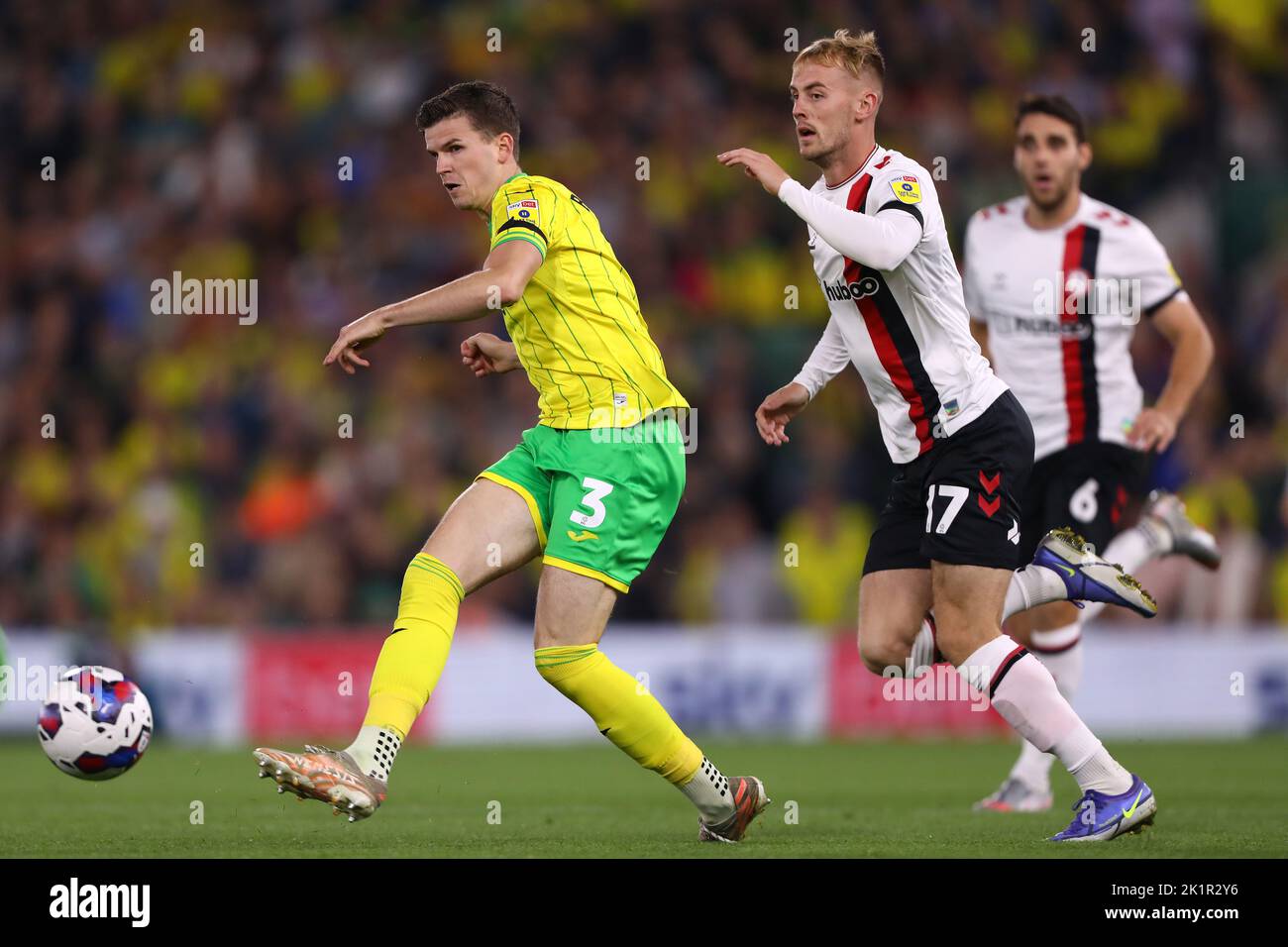 Sam Byram di Norwich City e Mark Sykes di Bristol City - Norwich City / Bristol City, Sky Bet Championship, Carrow Road, Norwich, Regno Unito - 14th settembre 2022 solo per uso editoriale - si applicano le restrizioni DataCo Foto Stock