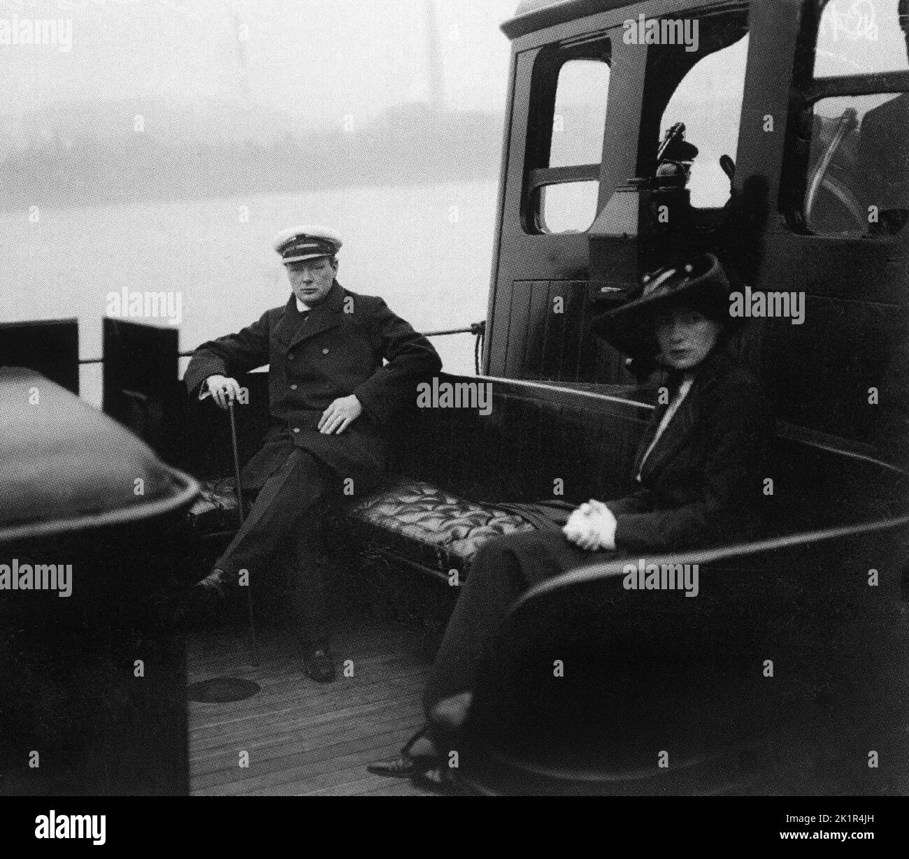 Winston Churchill come primo Signore dell'Ammiragliato visitando il cantiere navale di Portsmouth con Lloyd George. 1912 Foto Stock