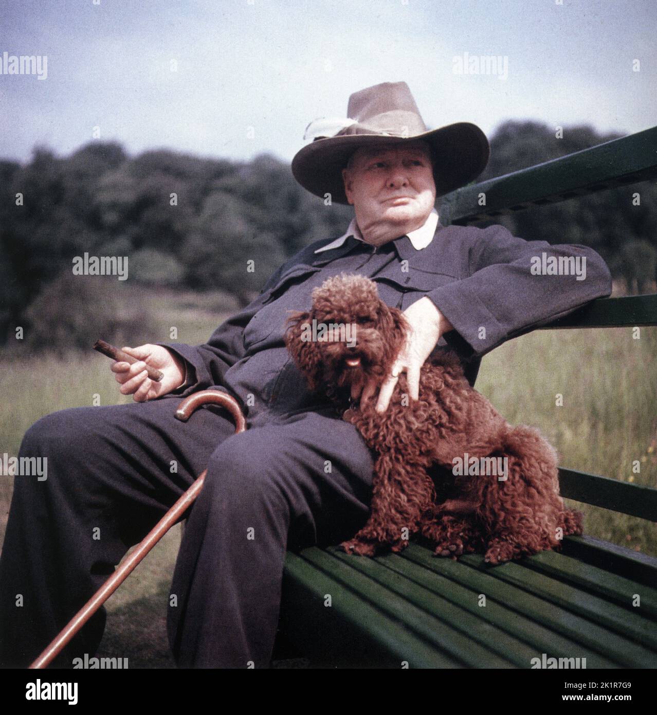 Winston Churchill a Chartwell con il suo barzelletto, Rufus 1950. Foto Stock