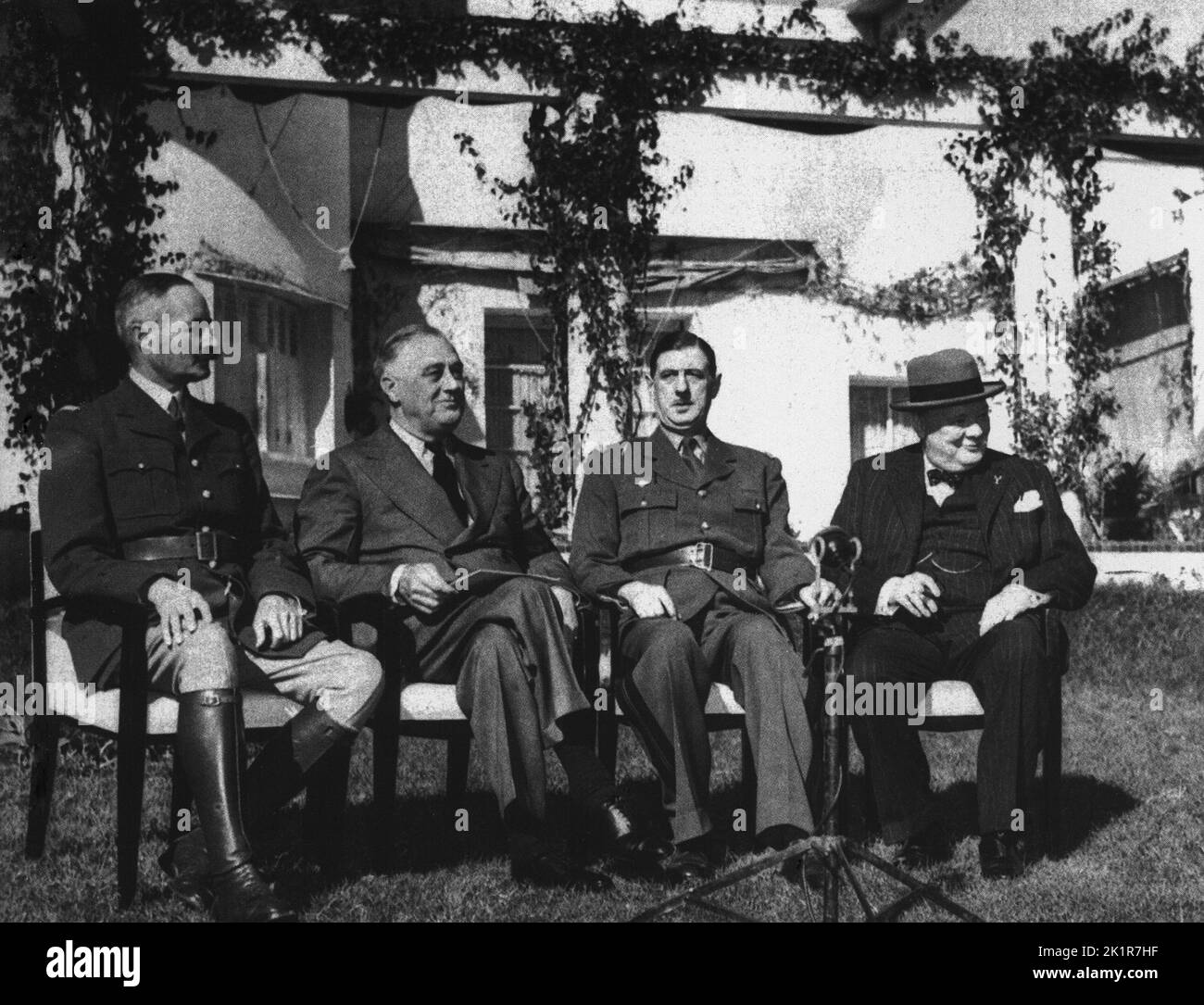Winston Churchill0 alla Conferenza di Casablanca con i generali Giraud e DeGaulle e il Presidente degli Stati Uniti Roosevelt. Foto Stock