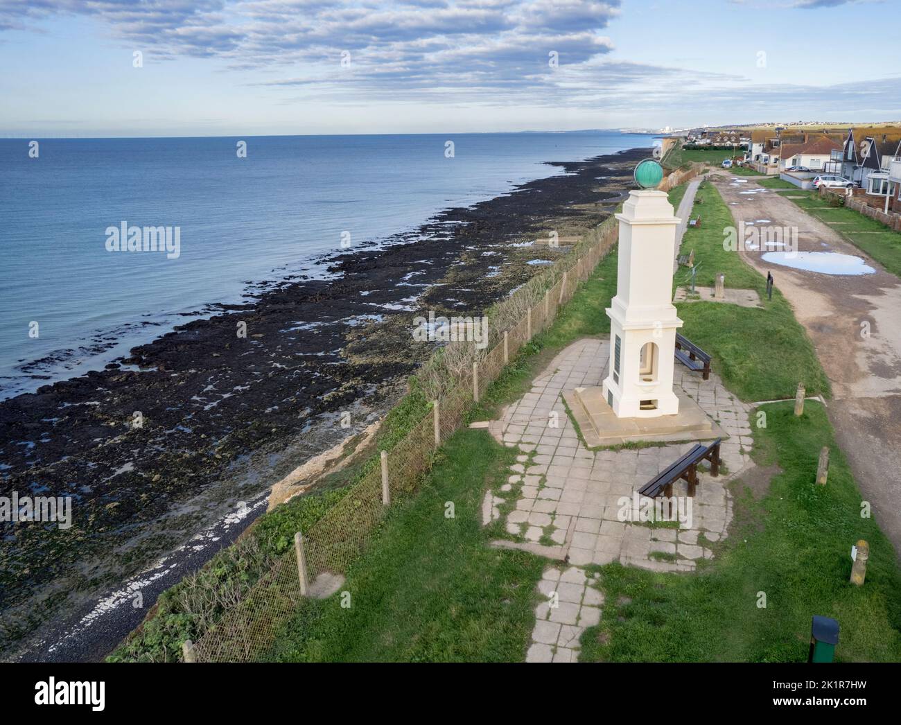 veduta aerea del meridiano di greenwich in un paradiso di pace sulla costa orientale del sussex Foto Stock