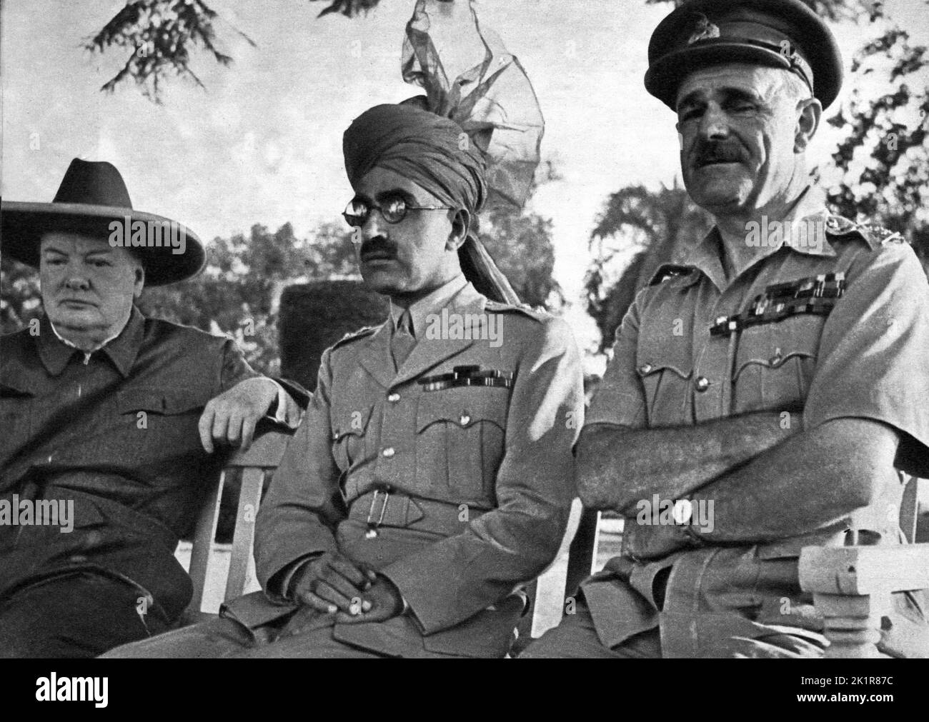 Winston Churchill con Sir Archibald Wavell e Sir Sikander Hyat Khan. Il Cairo.1942 Foto Stock