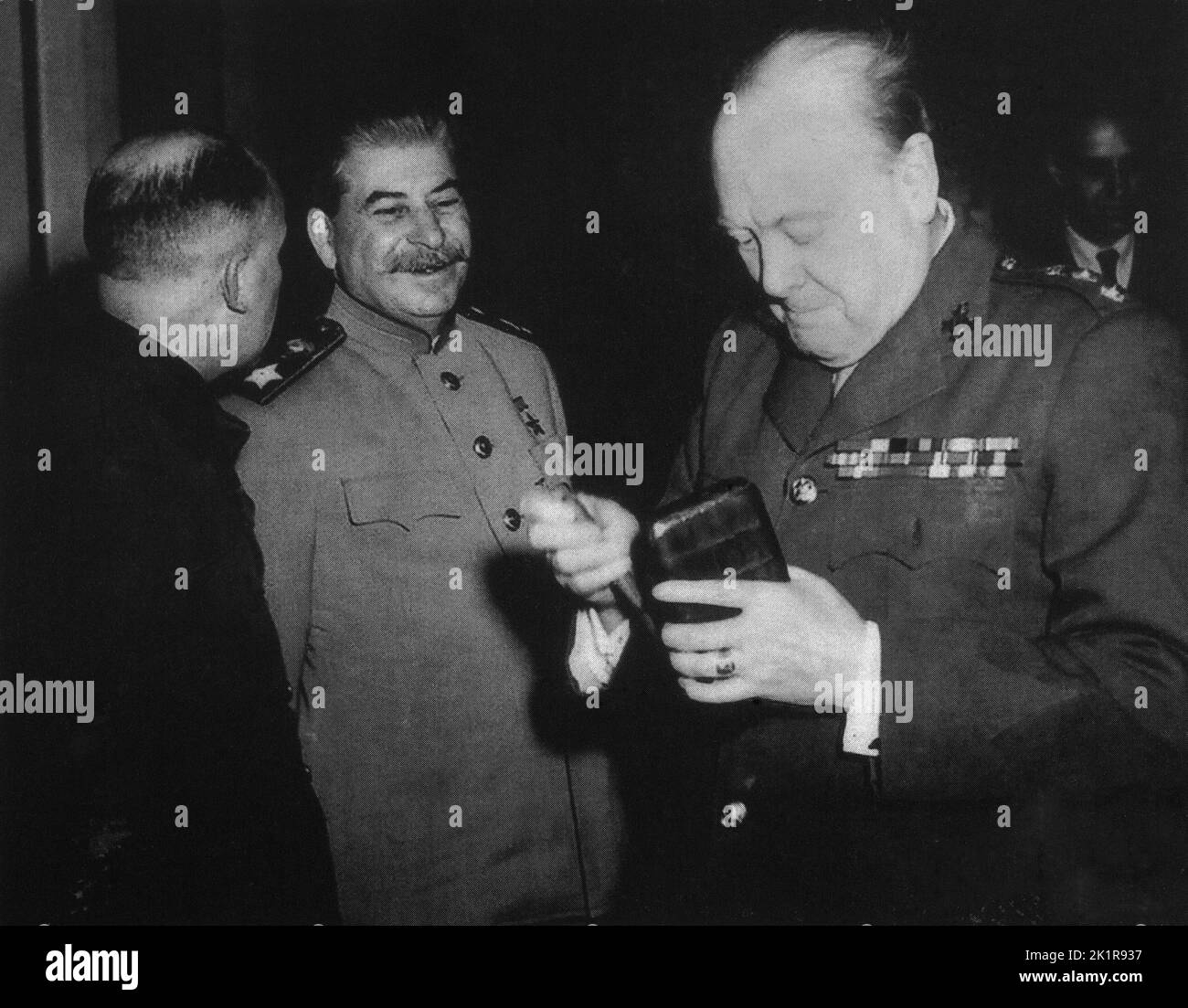 Winston Churchill con il presidente russo Joseph Stalin alla Conferenza di Yalta. Febbraio 1945 Foto Stock