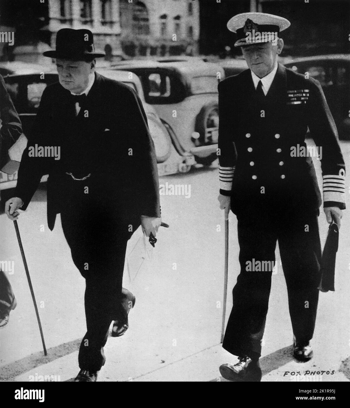 Winston Churchill con 1st Sea Lord, ammiraglio Sir Dudley Pound. Ottobre 1939 Foto Stock