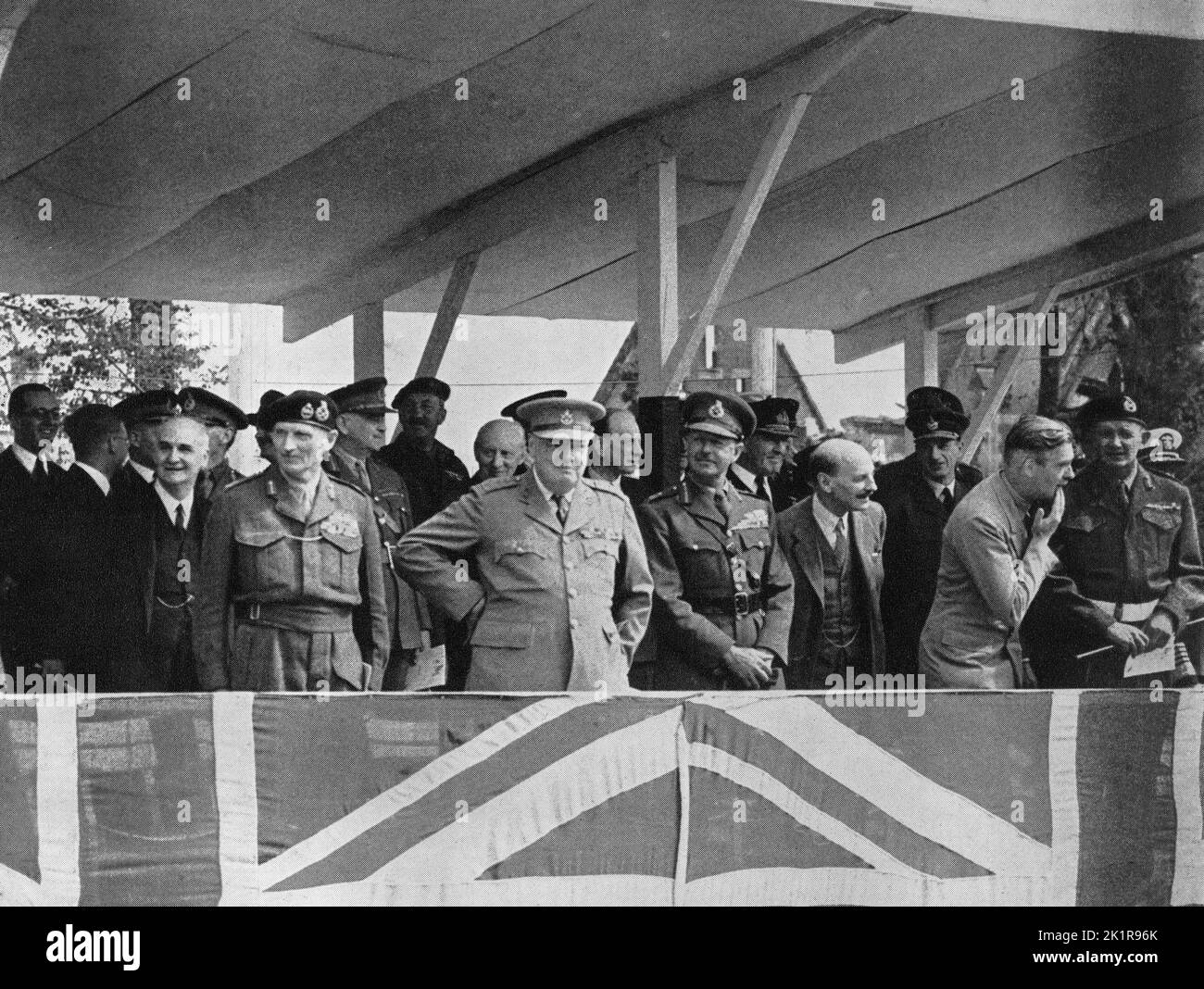 Churchill, Attlee, Alexander, Montgomery ed Eden alla Parata della Vittoria di Berlino, 21st luglio 1945 Foto Stock