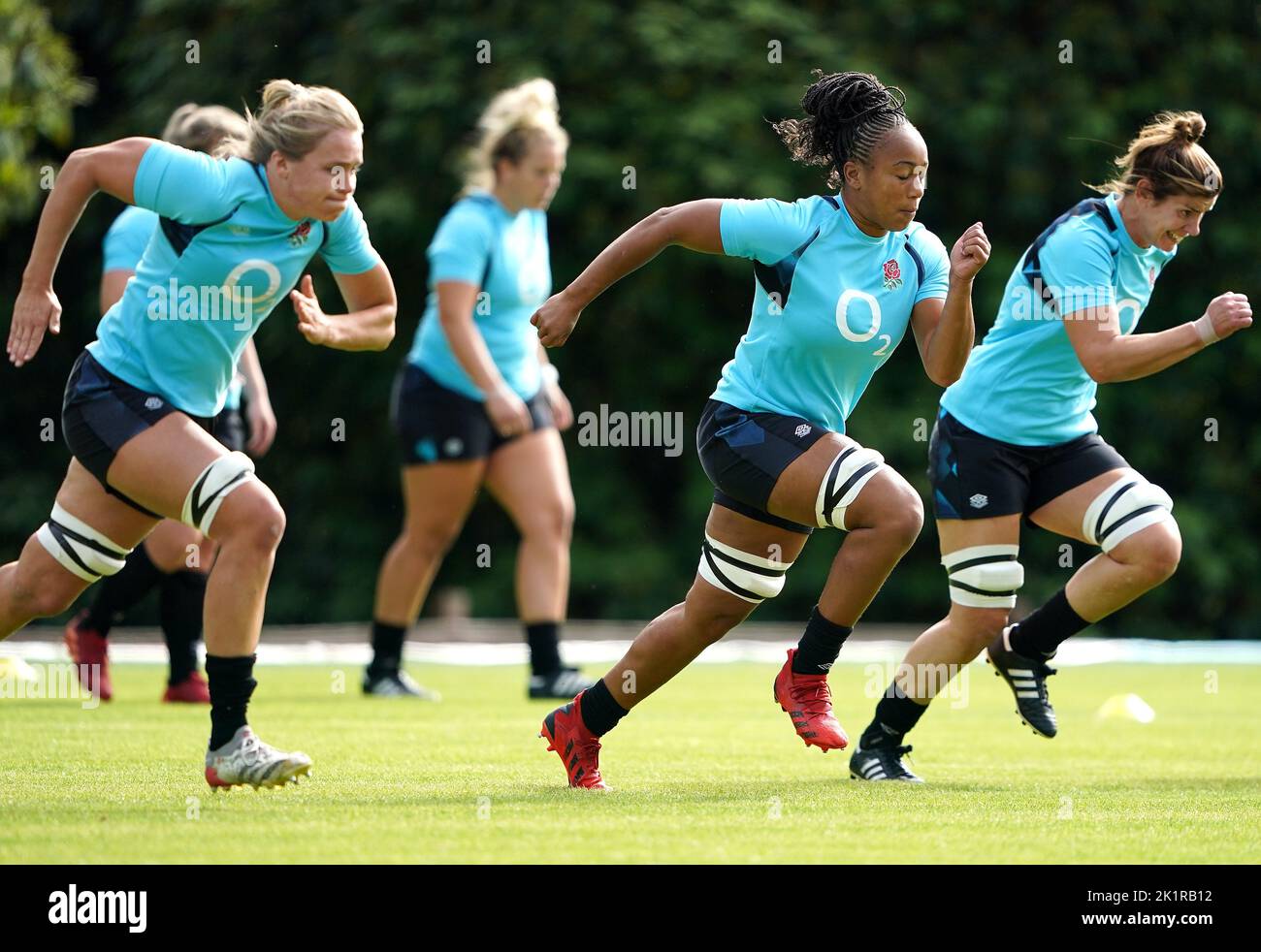 Sada Kabeya (centro) inglese e compagni di squadra durante la sessione di allenamento al Pennyhill Park, Londra. Foto Stock