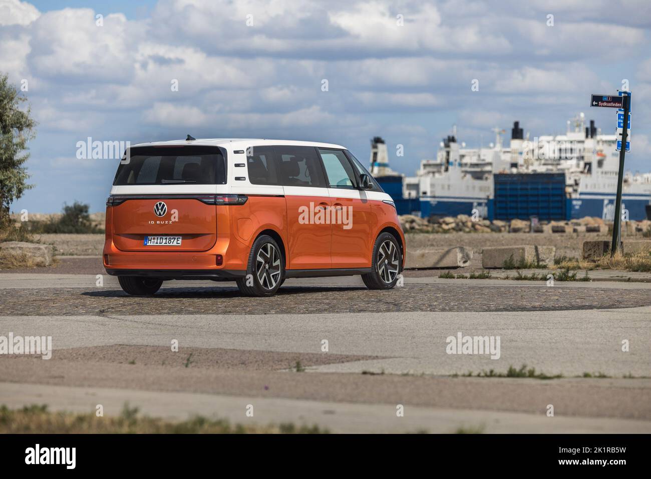 Una Volkswagen VW ID Buzz Pro Modern Electric auto all'aperto in Svezia Foto Stock