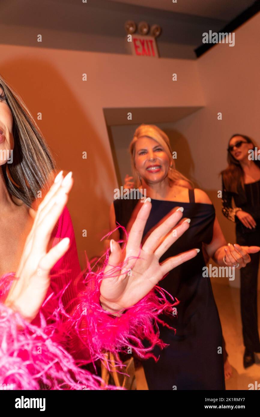 New York, NY, Stati Uniti. 8th Set, 2022. Le ultime notizie moda, bellezza, stile celebrità e cultura. IMG è una filiale di Endeavor, una società di contenuti globali, leader nel settore della moda, degli eventi e dei media. L'azienda gestisce icone di moda, possiede e gestisce eventi dal vivo ed è un produttore di media di intrattenimento. (Credit Image: © John Marshall Mantel/ZUMA Press Wire) Foto Stock
