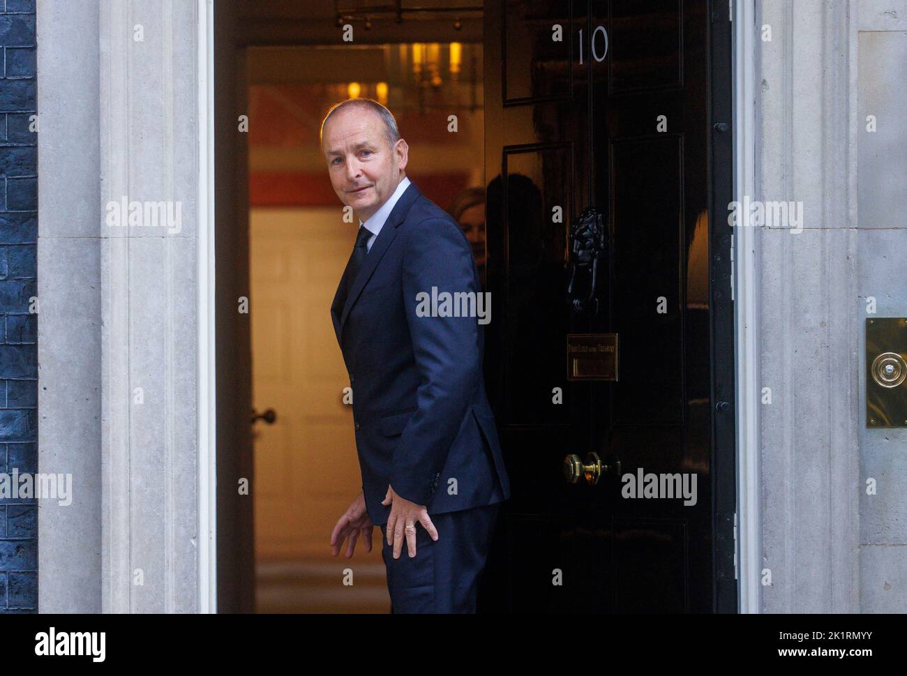 Micheál Martin, Taoiseach d'Irlanda, al numero 10 di Downing Street per un incontro con il primo ministro, Liz Truss. Foto Stock