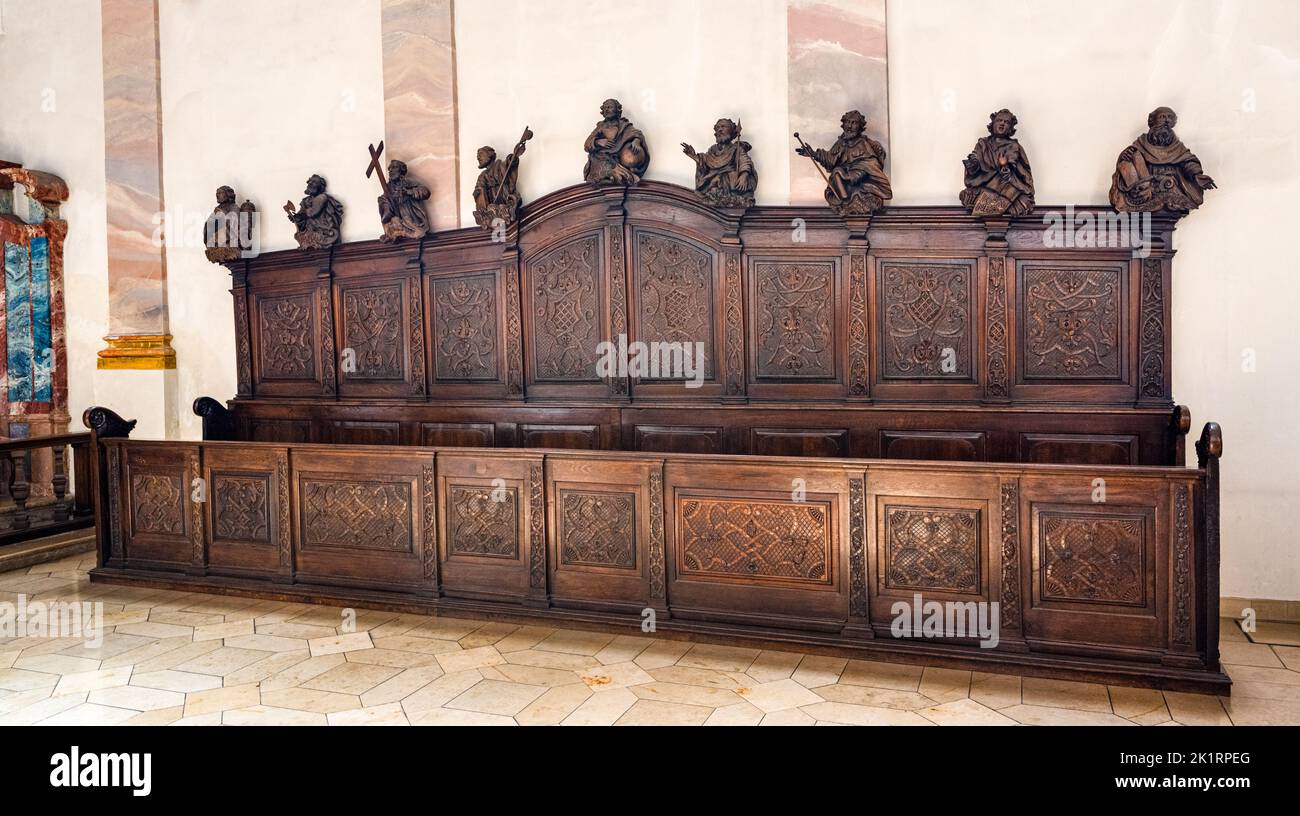 Bancarelle del coro della chiesa luterana di Sant'Agostino, Schwaebisch Gmuend, Baden-Wuerttemberg, Germania, Europa Foto Stock
