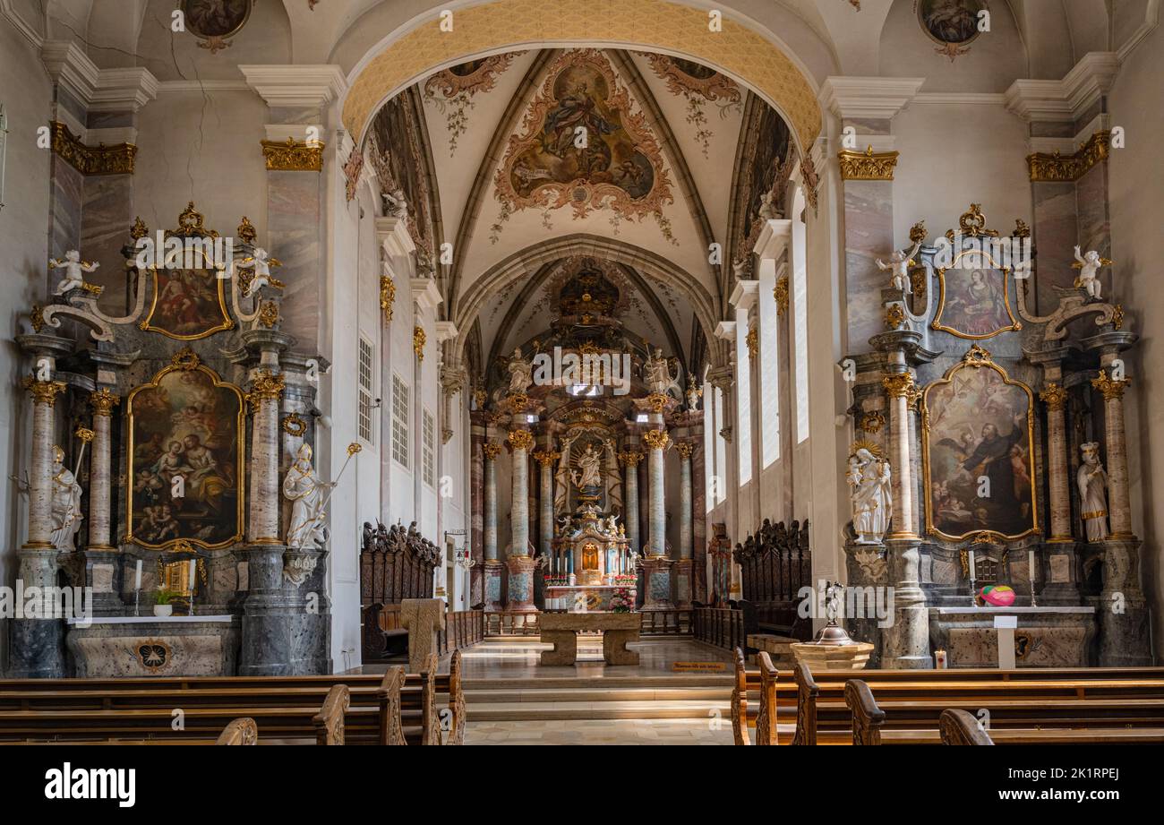 All'interno si affaccia l'altare, Augustinuskirche Chiesa luterana di Sant'Agostino, Schwaebisch Gmuend, Baden-Wuerttemberg, Germania, Europa Foto Stock