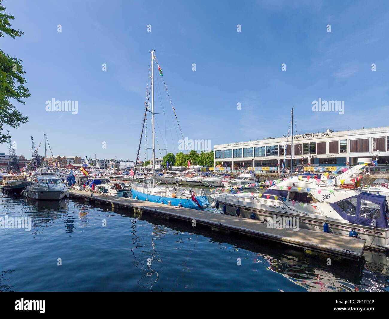 Barche da diporto nel porto galleggiante alla portata di St Augustine per il Bristol Harbour Festival nell'estate del 2022, Inghilterra, Regno Unito. Foto Stock