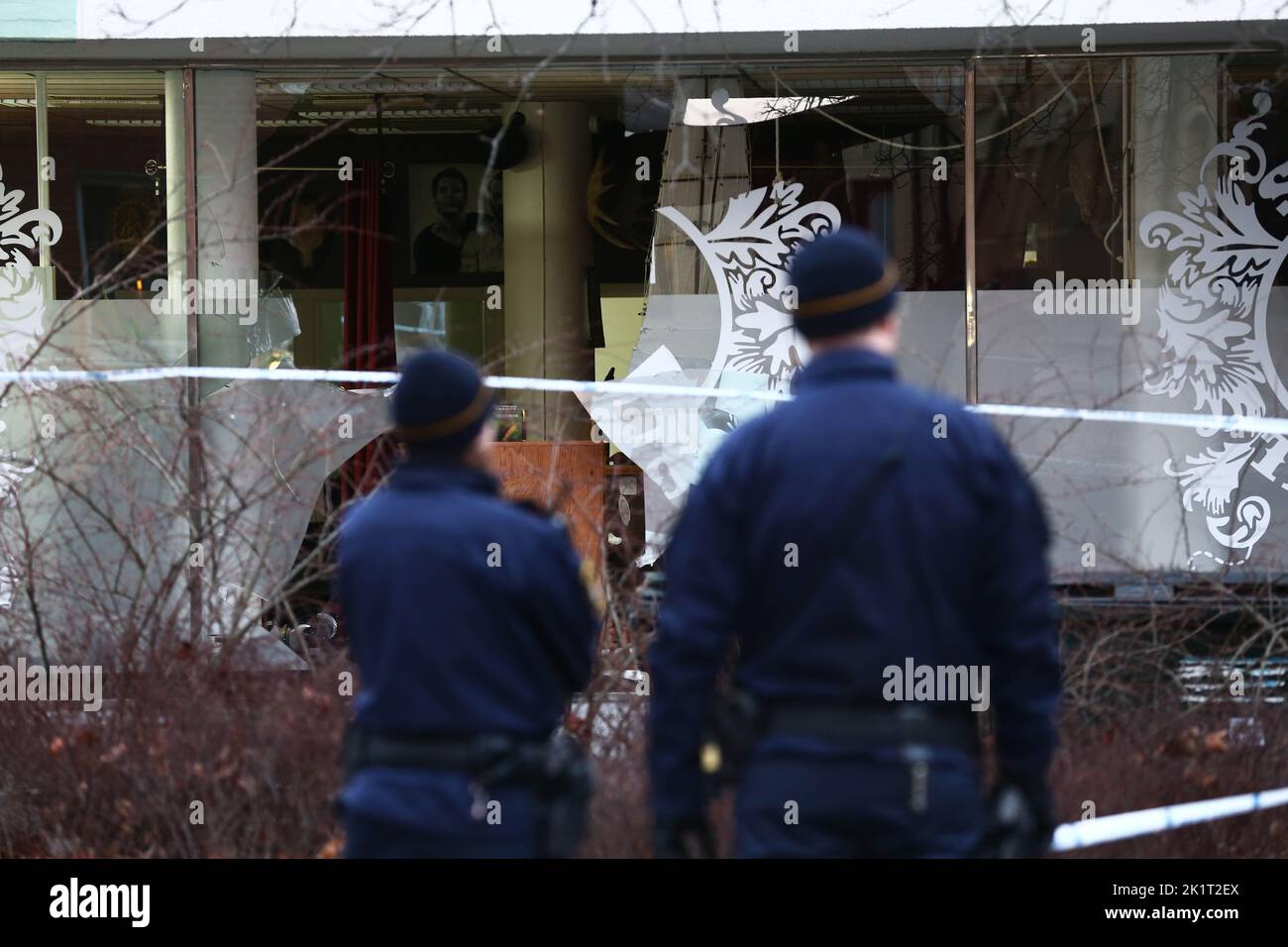 Alle 02:25 di giovedì sera, la polizia è stata avvertita nella parte centrale di Linköping, dove diverse persone hanno segnalato una sparatoria. Quando la polizia arrivò sulla scena, riuscì anche ad accertare che qualcuno aveva sparato in uno studio di tatuaggio. Foto Stock