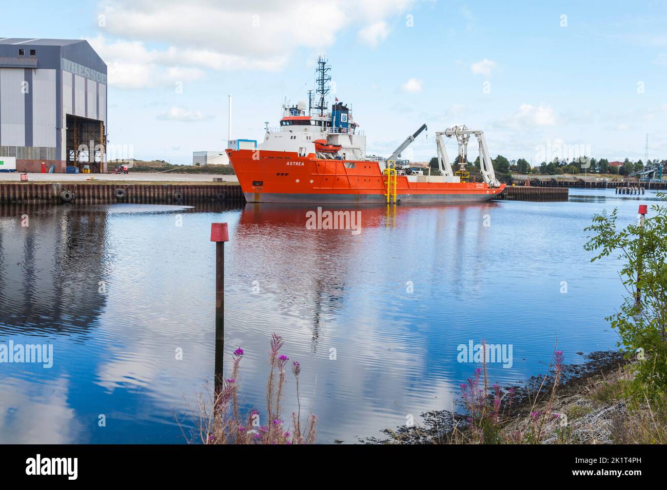 MPSV Astrea, una nave offshore, ormeggiato sul fiume Tees a Middlehaven, Middlesbrough, Inghilterra, Regno Unito Foto Stock