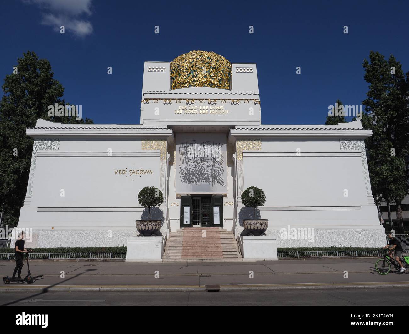 VIENNA, AUSTRIA - CIRCA 2022: Secessione Wiener di Olbrich circa 1897, Der Zeit ihre Kunst Der Kunst ihre Freiheit Ver Sacrum traduzione ad ogni età Foto Stock