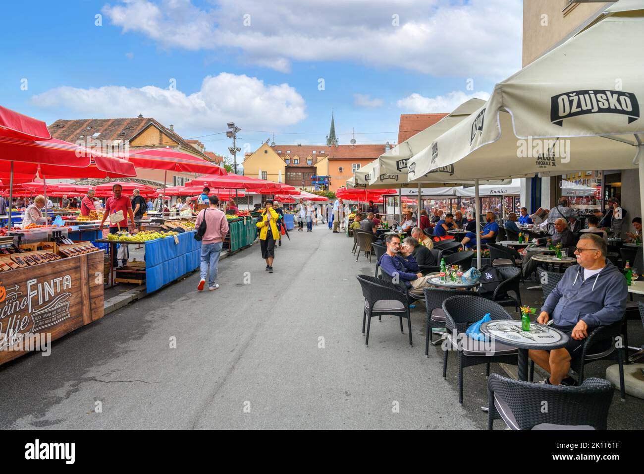 Mercato Dolac nella città vecchia, Zagabria, Croazia Foto Stock