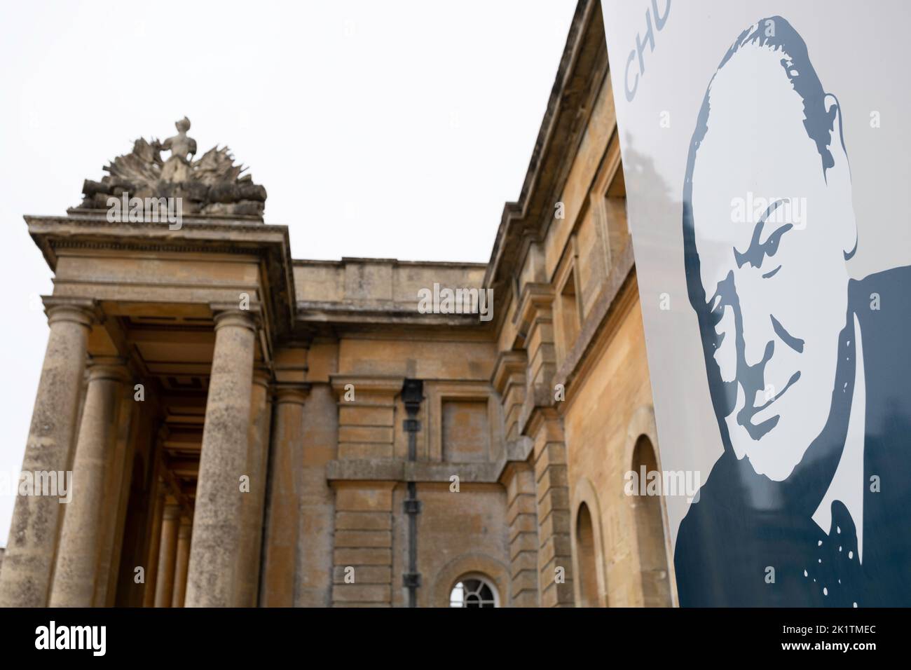 Ingresso al museo Churchill a Blenheim Palace, una monumentale casa di campagna nell'Oxfordshire, Inghilterra. Patrimonio dell'umanità dell'UNESCO. Focus su Churchil Foto Stock