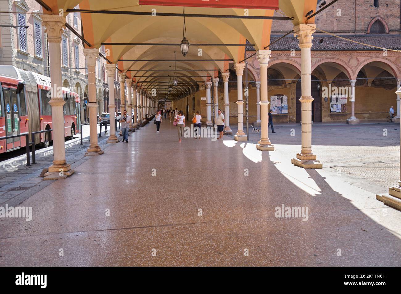 Portico dei Servi Bologna Italia Foto Stock