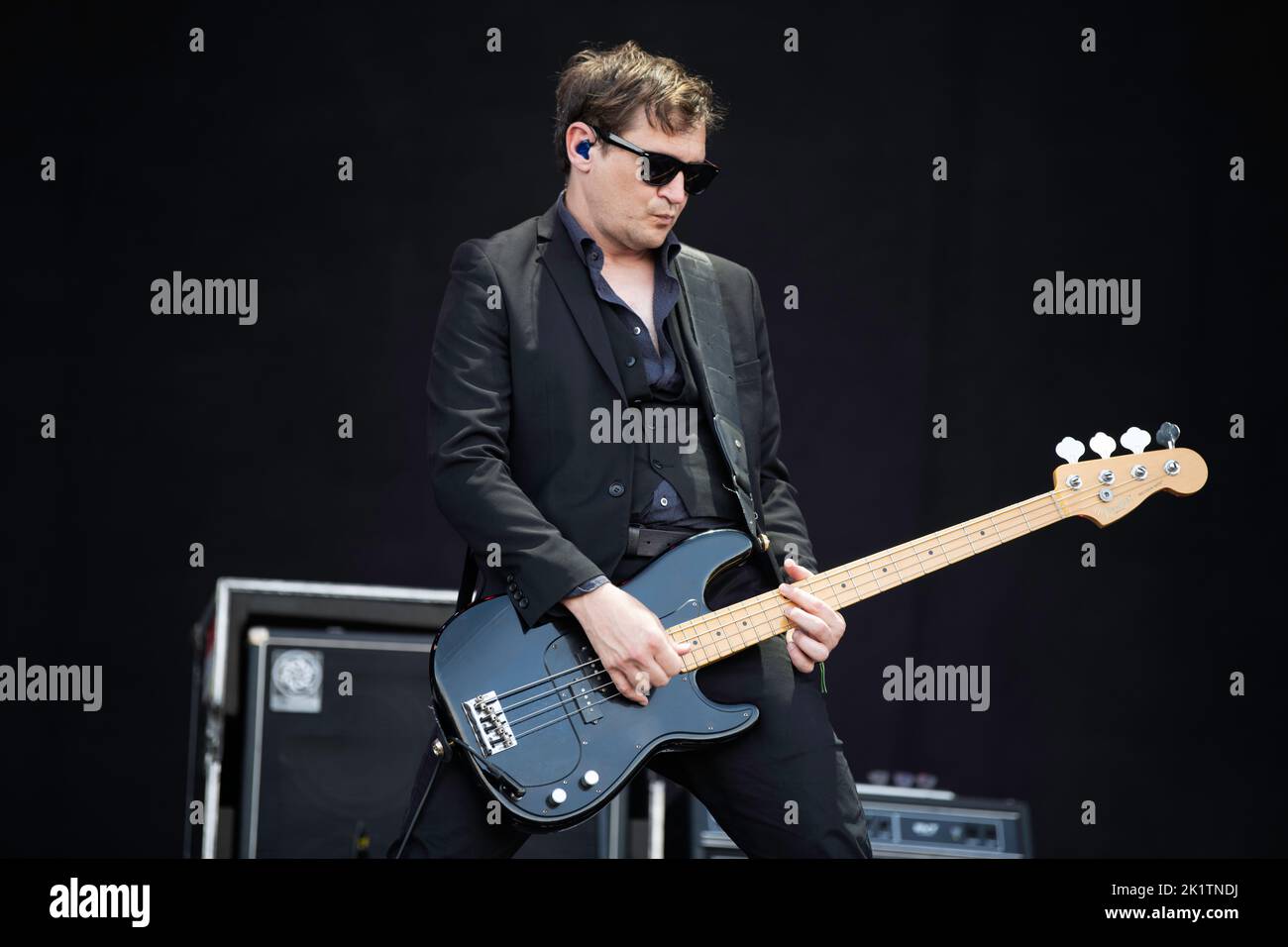 La rock band americana di Manhattan, NY, Interpol suona dal vivo al Tempelhof Sounds Festival di Berlino, Germania. Foto Stock