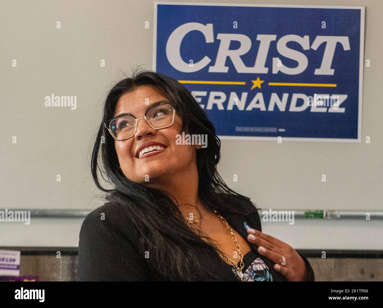 Orlando, Florida, Stati Uniti. 20th Set, 2022. Karla Hernandez, candidato democratico della Florida al governatore tenente, parla agli elettori del ristorante Dexter's Birdland di Orlando, martedì 20 settembre 2022. (Credit Image: © Dominic Gwinn/ZUMA Press Wire) Foto Stock