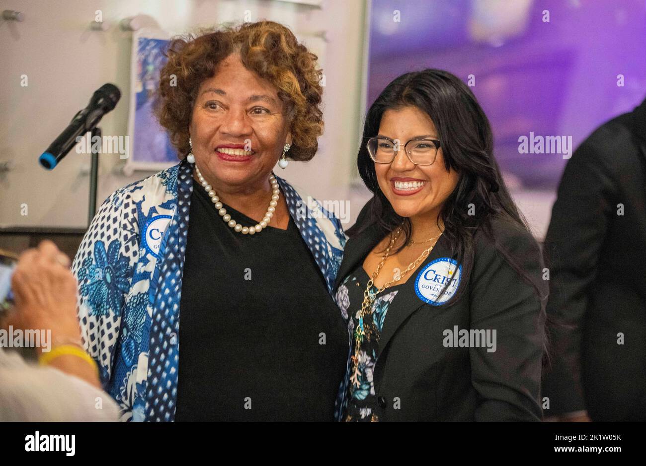 Orlando, Florida, Stati Uniti. 20th Set, 2022. Karla Hernandez, candidato democratico della Florida al governatore tenente, parla agli elettori del ristorante Dexter's Birdland di Orlando, martedì 20 settembre 2022. (Credit Image: © Dominic Gwinn/ZUMA Press Wire) Foto Stock