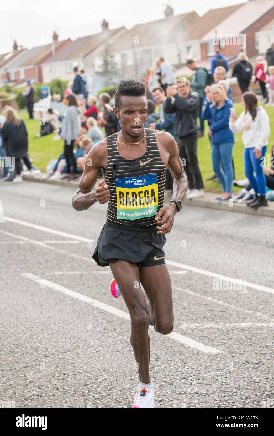 Selemon Barega, runner a lunga distanza, si conclude nel 2nd nella mezza maratona Great North Run 2022. Foto Stock