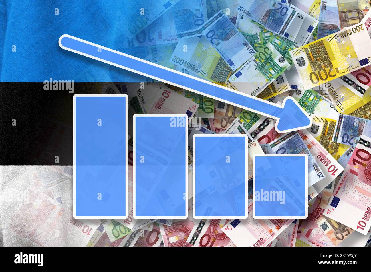 Grafico dell'economia: Freccia verso il basso, banconote in euro e bandiera dell'Estonia (moneta, economia, affari, finanza, crisi) Foto Stock
