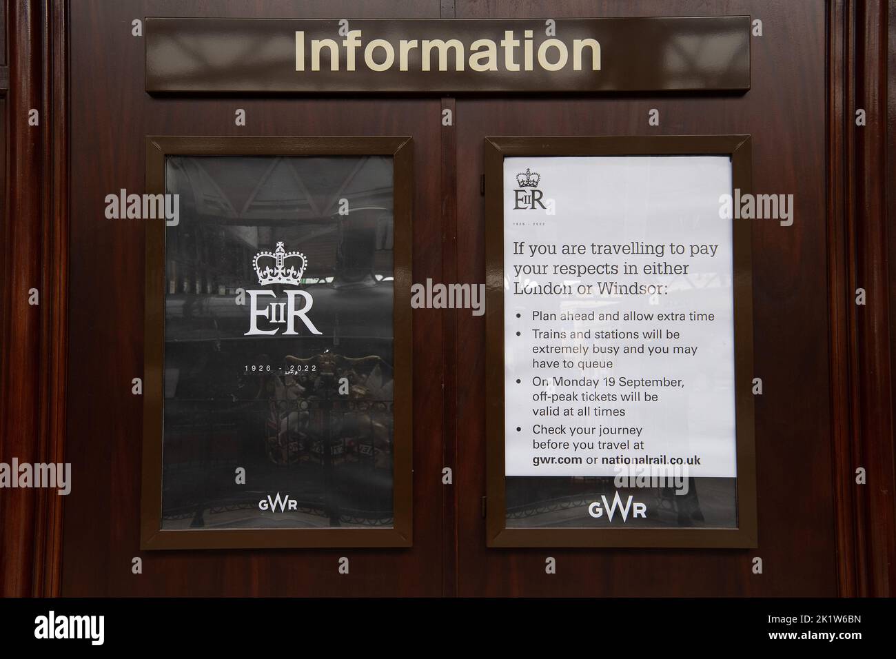 Windsor, Berkshire, Regno Unito. 20th Settembre 2022. Un avviso di viaggio GWR sul funerale di sua Maestà la Regina alla Stazione Centrale di Windsor. Credit: Maureen McLean/Alamy Live News Foto Stock